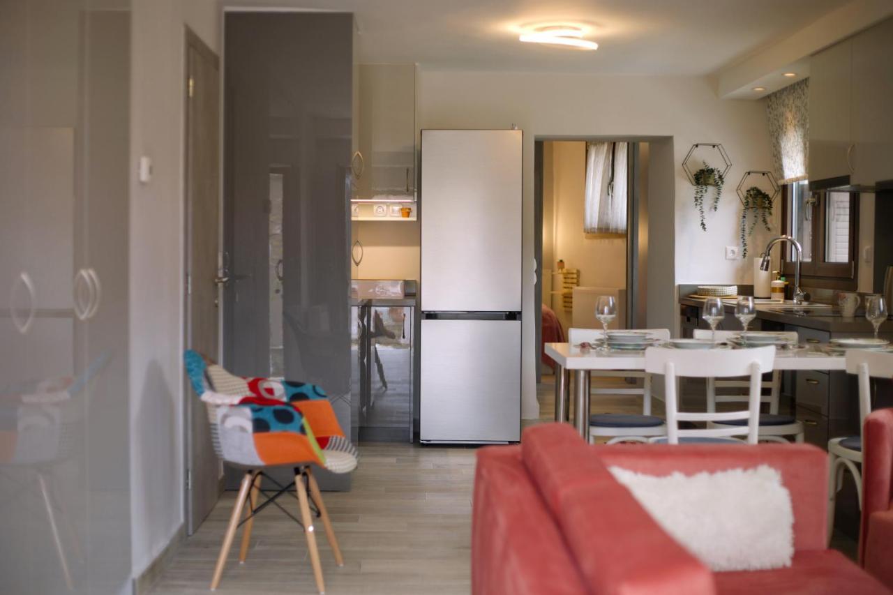 Το Σπίτι Της Ευτυχίας Σουίτα Apartment Karpenisi Exterior photo